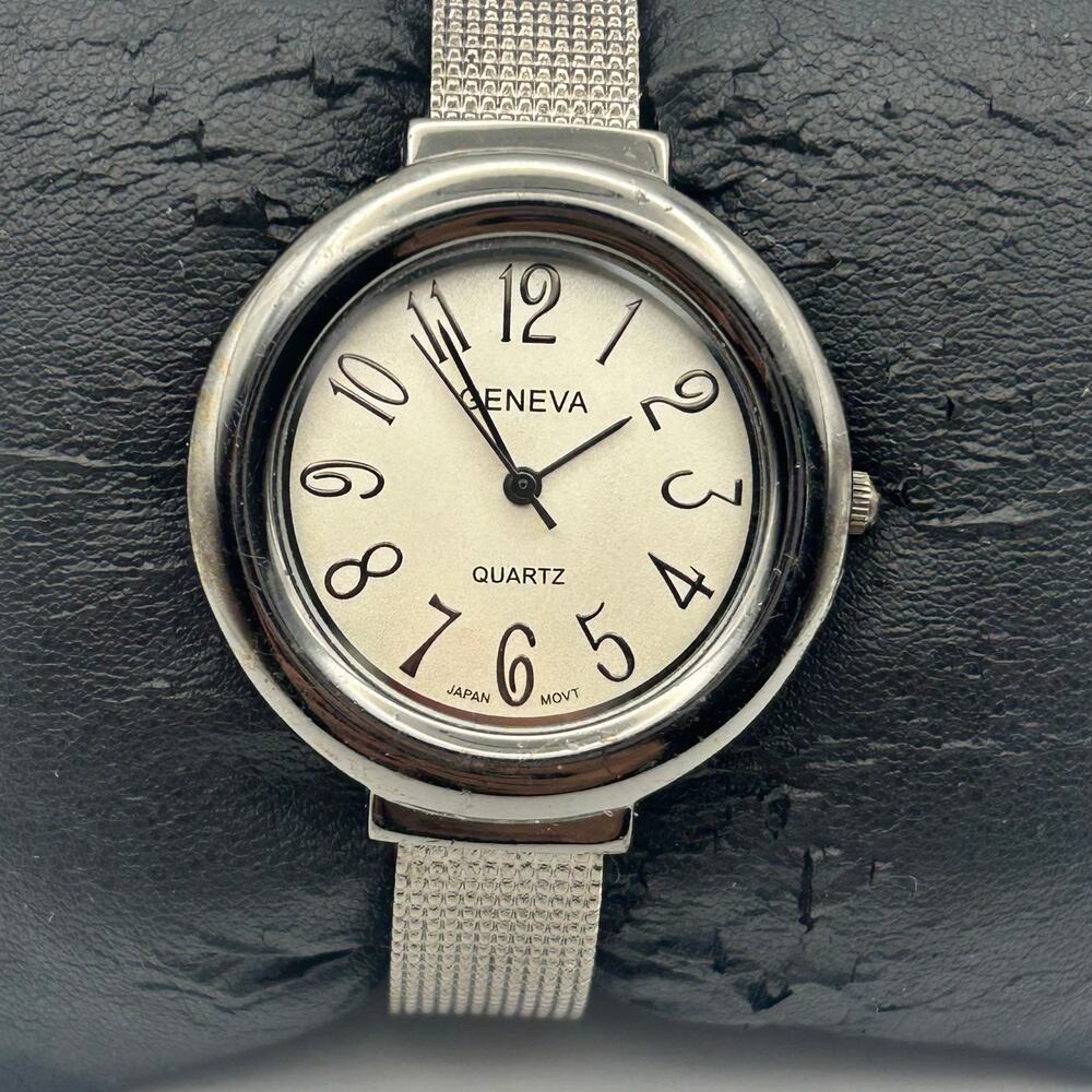 Vintage Geneva Silver-tone Women’s Bangle Watch Working New Battery